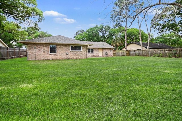 114 E Wildwinn Drive, Alvin, TX 77511
