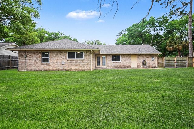 114 E Wildwinn Drive, Alvin, TX 77511