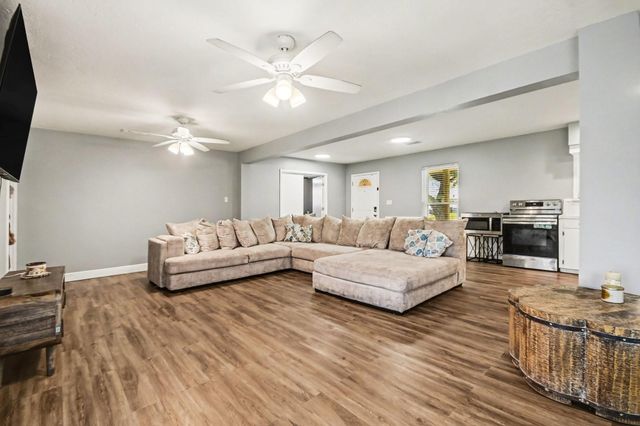 114 E Wildwinn Drive, Alvin, TX 77511