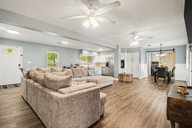 114 E Wildwinn Drive, Alvin, TX 77511