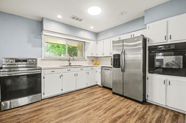 114 E Wildwinn Drive, Alvin, TX 77511