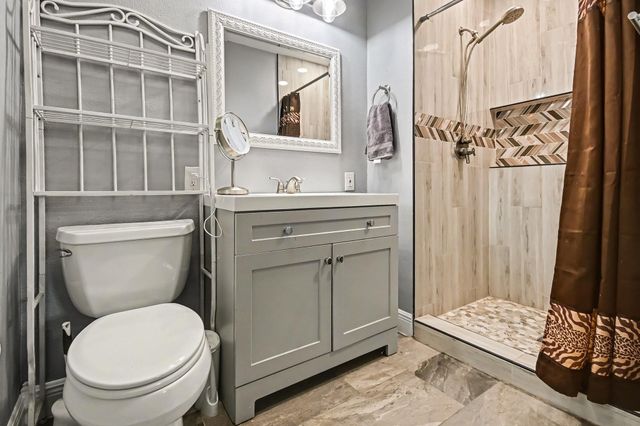 114 E Wildwinn Drive, Alvin, TX 77511