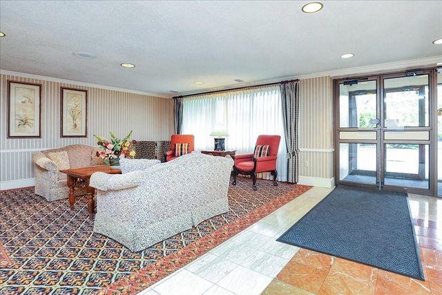 1004 Paradise Road 3C, Swampscott, MA 01907