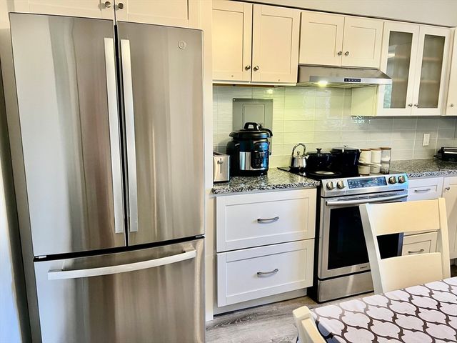 1004 Paradise Road 3C, Swampscott, MA 01907