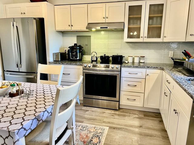 1004 Paradise Road 3C, Swampscott, MA 01907