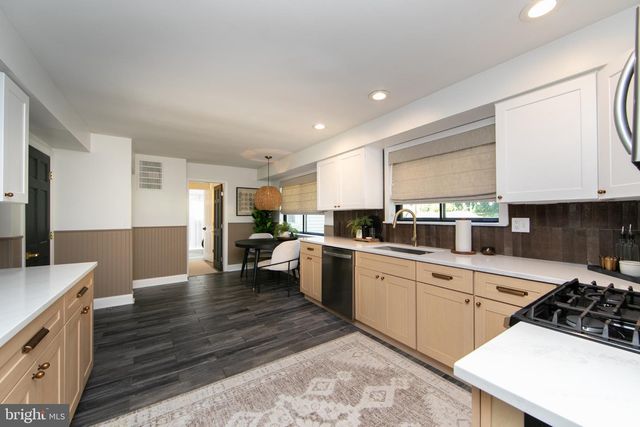 4 MULBERRY RD, Blackwood, NJ 08012