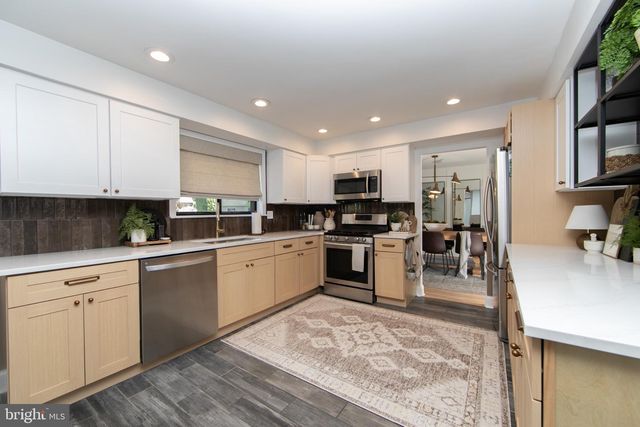 4 MULBERRY RD, Blackwood, NJ 08012
