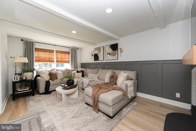 4 MULBERRY RD, Blackwood, NJ 08012