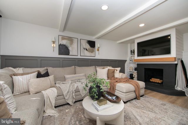 4 MULBERRY RD, Blackwood, NJ 08012