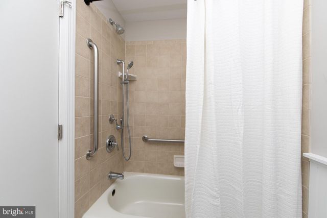 4 MULBERRY RD, Blackwood, NJ 08012