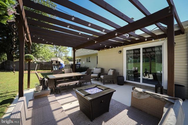 4 MULBERRY RD, Blackwood, NJ 08012