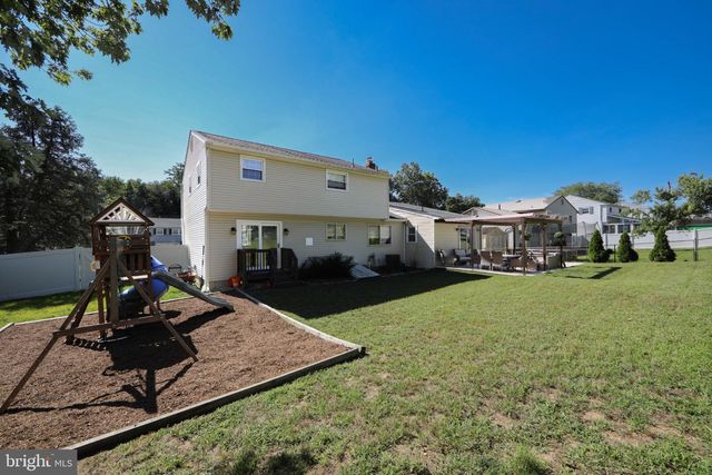 4 MULBERRY RD, Blackwood, NJ 08012