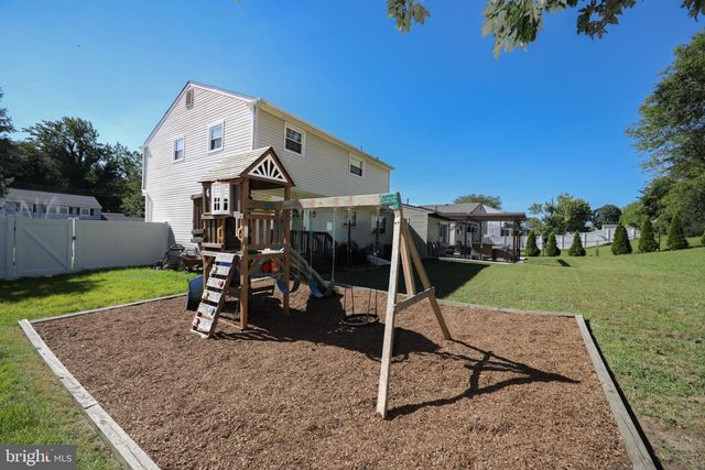 4 MULBERRY RD, Blackwood, NJ 08012