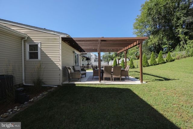 4 MULBERRY RD, Blackwood, NJ 08012