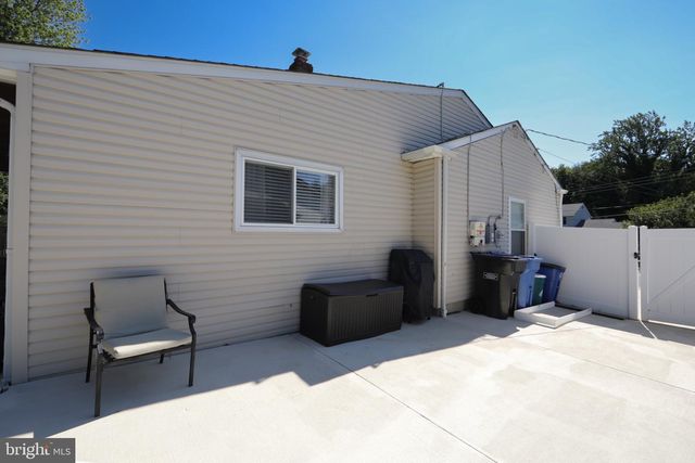 4 MULBERRY RD, Blackwood, NJ 08012