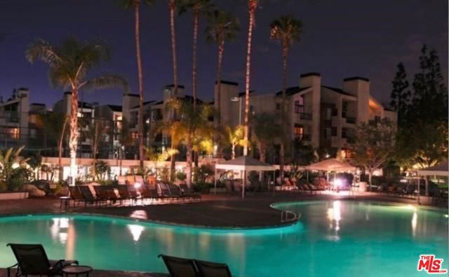 21400 Burbank Boulevard 202, Woodland Hills (los Angeles), CA 91367