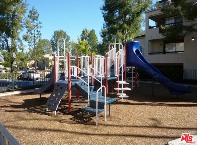 21400 Burbank Boulevard 202, Woodland Hills (los Angeles), CA 91367