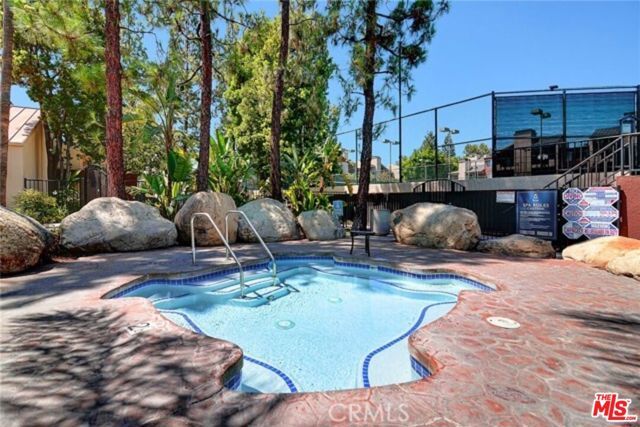 21400 Burbank Boulevard 202, Woodland Hills (los Angeles), CA 91367