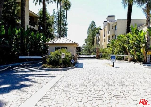 21400 Burbank Boulevard 202, Woodland Hills (los Angeles), CA 91367