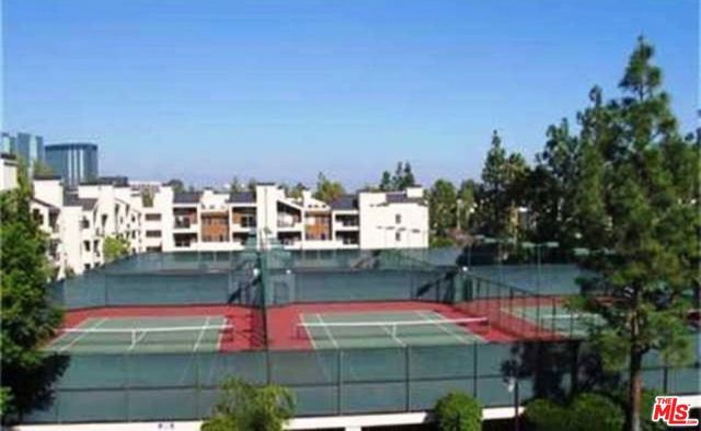 21400 Burbank Boulevard 202, Woodland Hills (los Angeles), CA 91367