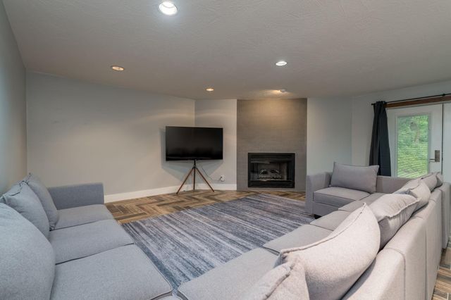 737 Kingsway Drive, Le Sueur, MN 56058