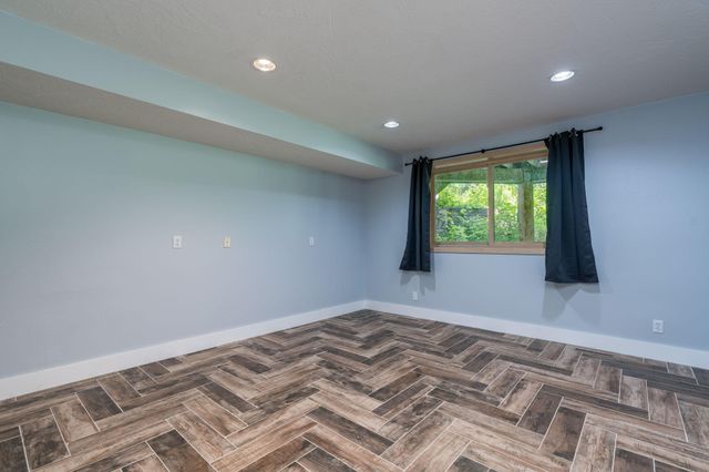 737 Kingsway Drive, Le Sueur, MN 56058