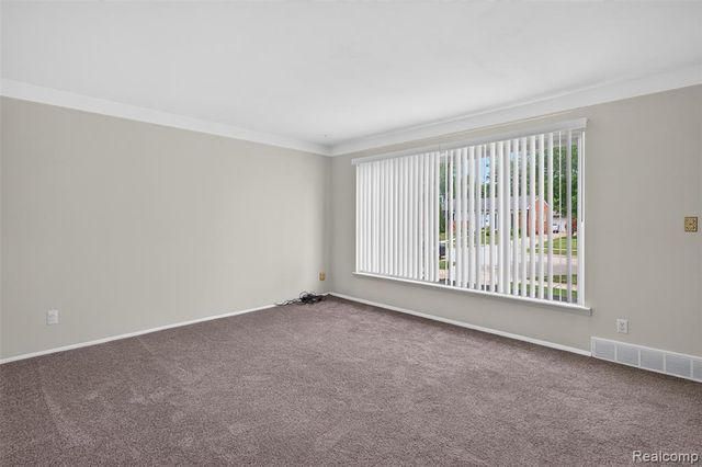 29391 Mark Avenue, Madison Heights, MI 48071