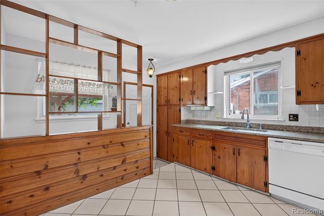 29391 Mark Avenue, Madison Heights, MI 48071