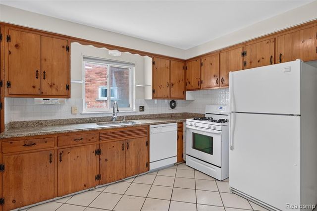 29391 Mark Avenue, Madison Heights, MI 48071