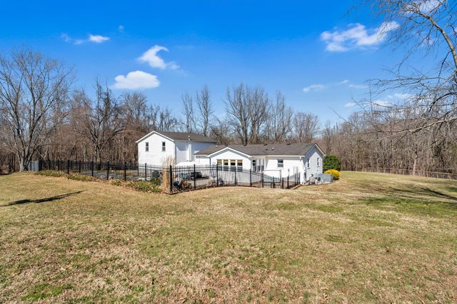 489 Calista Rd, White House, TN 37188