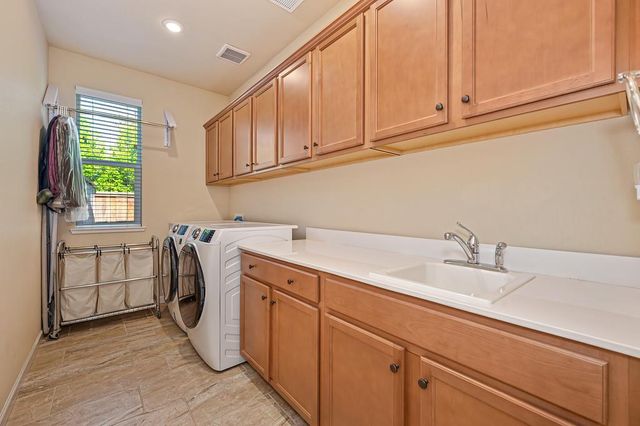 4097 Southampton St, Roseville, CA 95747