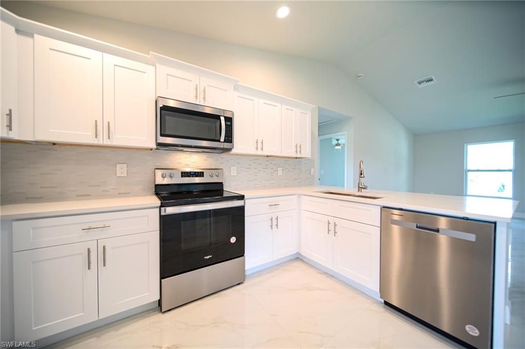 2007 Voss CT, LEHIGH ACRES, FL 33972 — photo 3