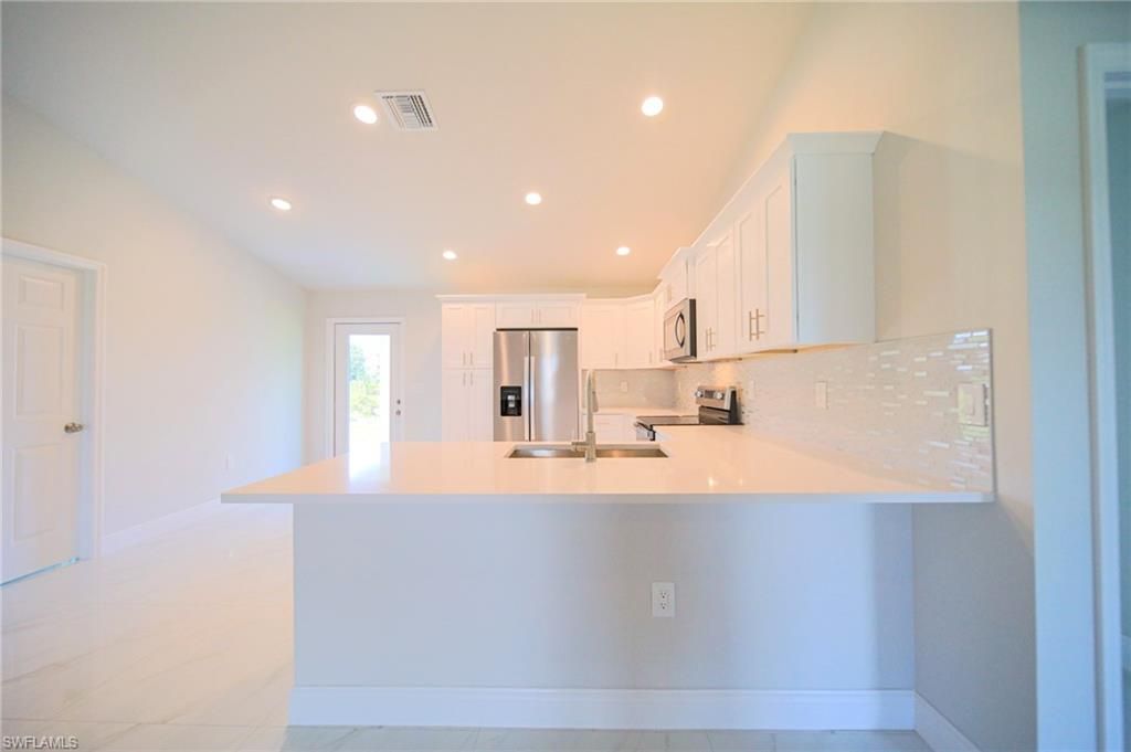 2007 Voss CT, LEHIGH ACRES, FL 33972 — photo 5
