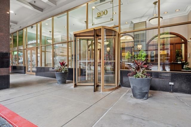 200 N Dearborn Street 2402, Chicago, IL 60601