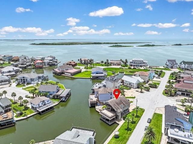 214 Easterly Drive, Tiki Island, TX 77554