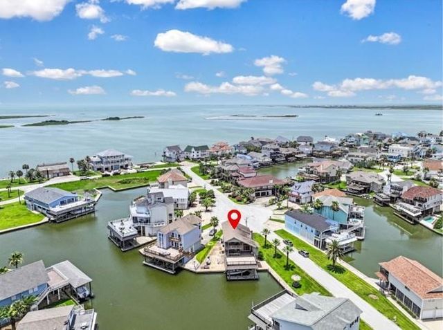 214 Easterly Drive, Tiki Island, TX 77554