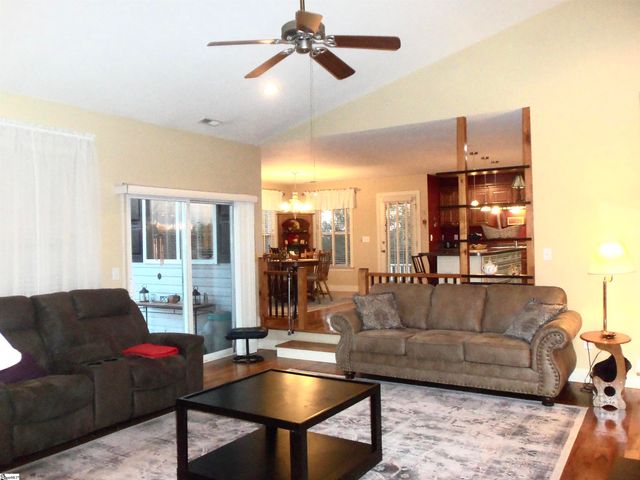 387 Bright Farm Road, Duncan, SC 29334