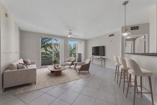 2421 NE 65th Street 403, Fort Lauderdale, FL 33308