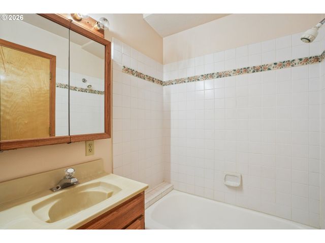 8326 Se 252ND Ave, Gresham, OR 97080