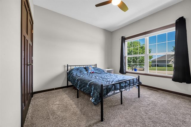 515 Majestic Oak Court, Solon, IA 52333