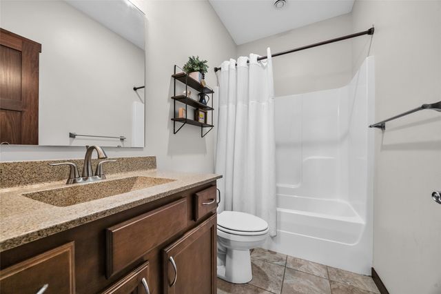 515 Majestic Oak Court, Solon, IA 52333