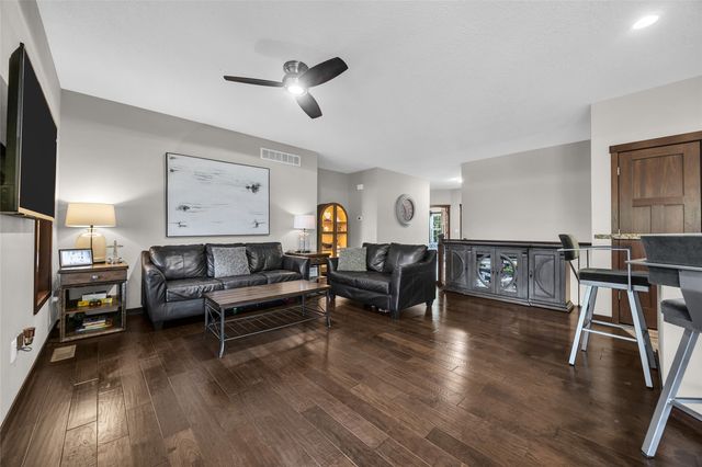 515 Majestic Oak Court, Solon, IA 52333