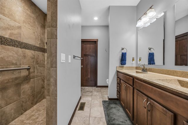 515 Majestic Oak Court, Solon, IA 52333