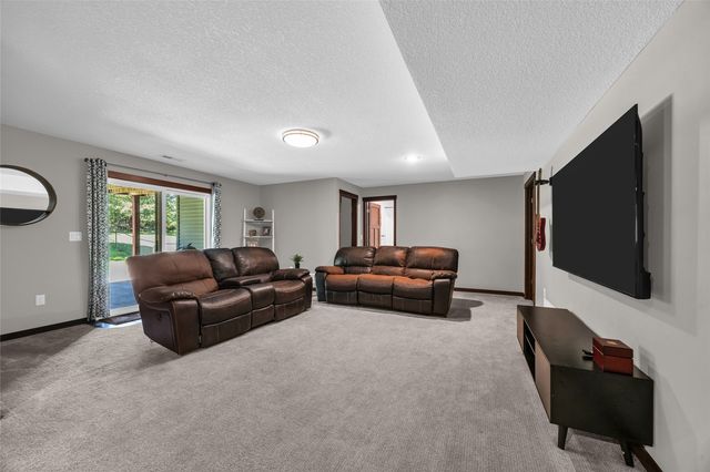 515 Majestic Oak Court, Solon, IA 52333