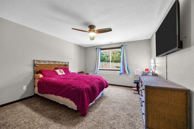 515 Majestic Oak Court, Solon, IA 52333