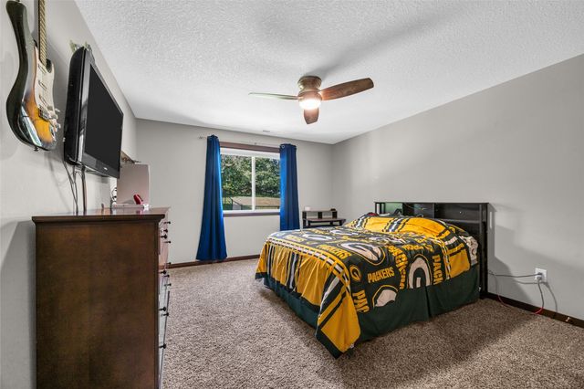 515 Majestic Oak Court, Solon, IA 52333