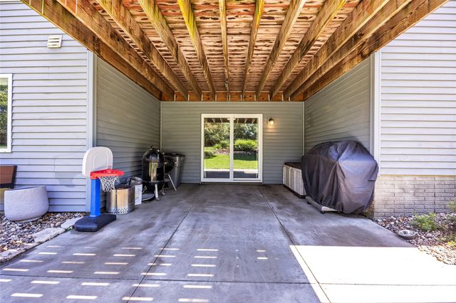 515 Majestic Oak Court, Solon, IA 52333