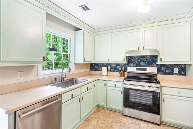 105 Leyland Court, Fayetteville, GA 30215