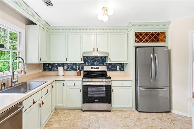 105 Leyland Court, Fayetteville, GA 30215