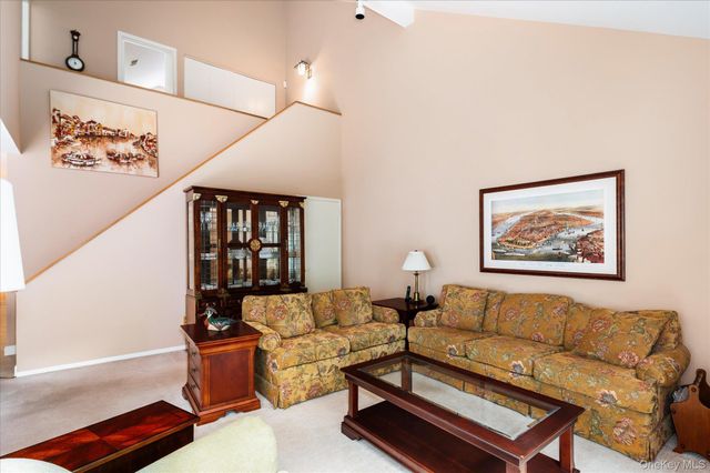 134 Bayberry Close, Chappaqua, NY 10514